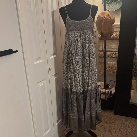 NATURAL LIFE Dresses & Skirts - NATURAL LIFE Gray Floral Maxi Dress